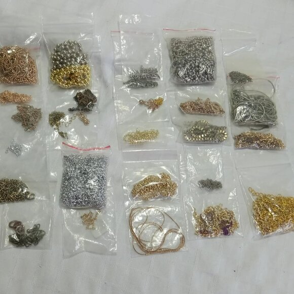 Many many many miscellaneous vintage and actual jewelry chains scraps and lenght - Picture 4 of 9